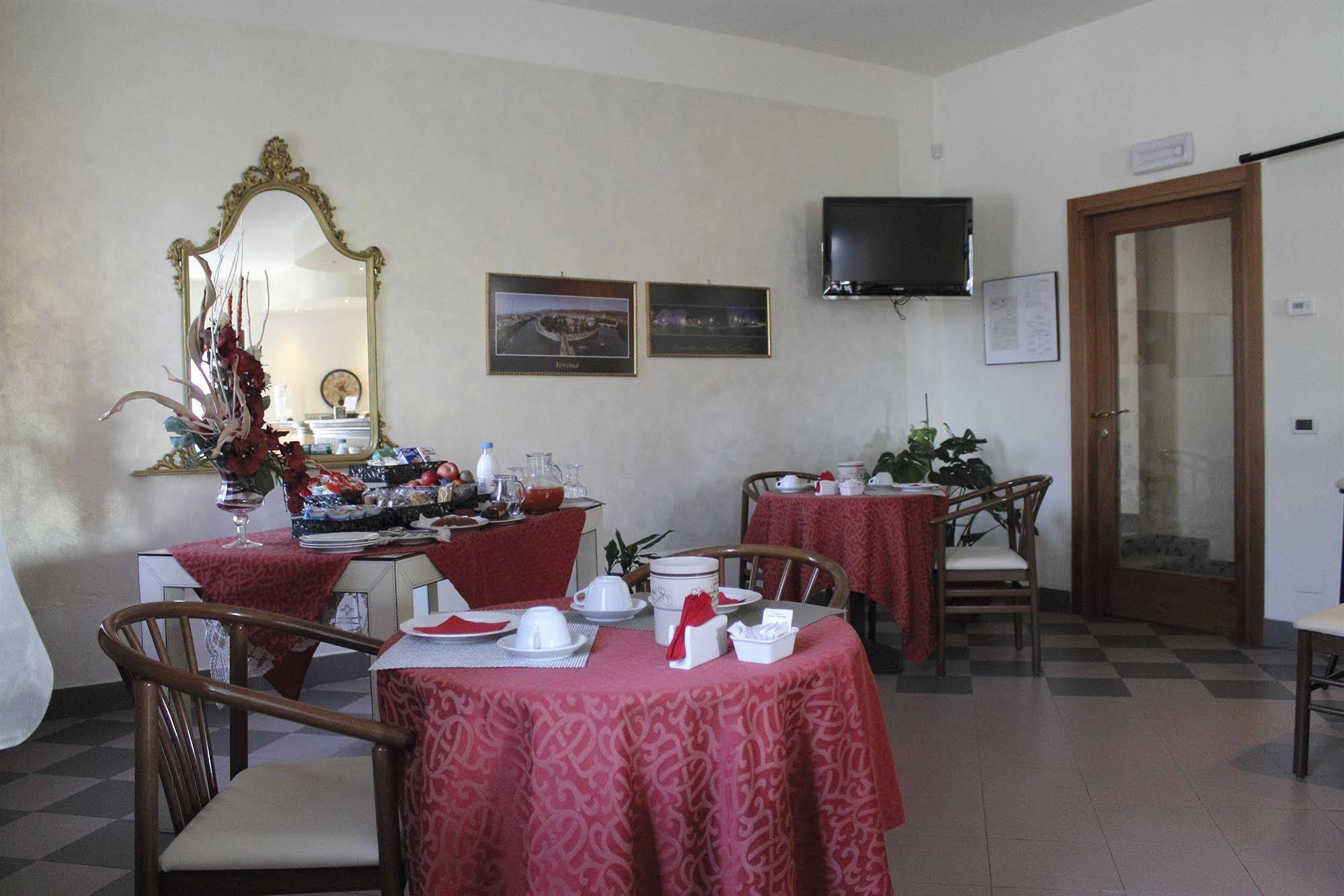 Hotel Europa Dossobuono Exterior photo